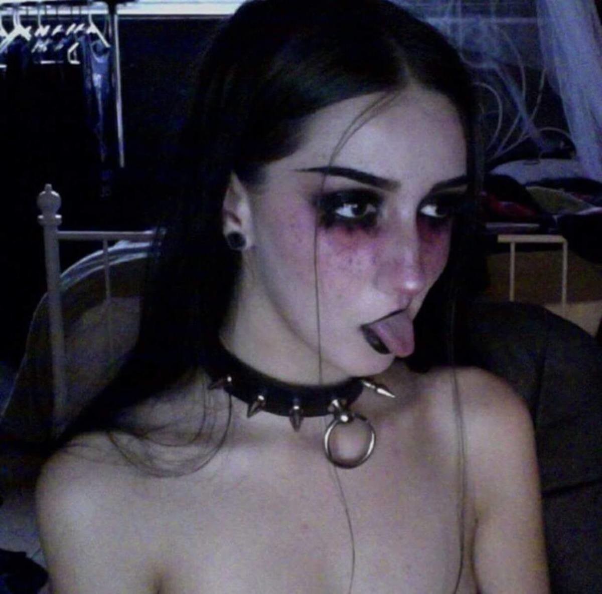 Amateur goth teen