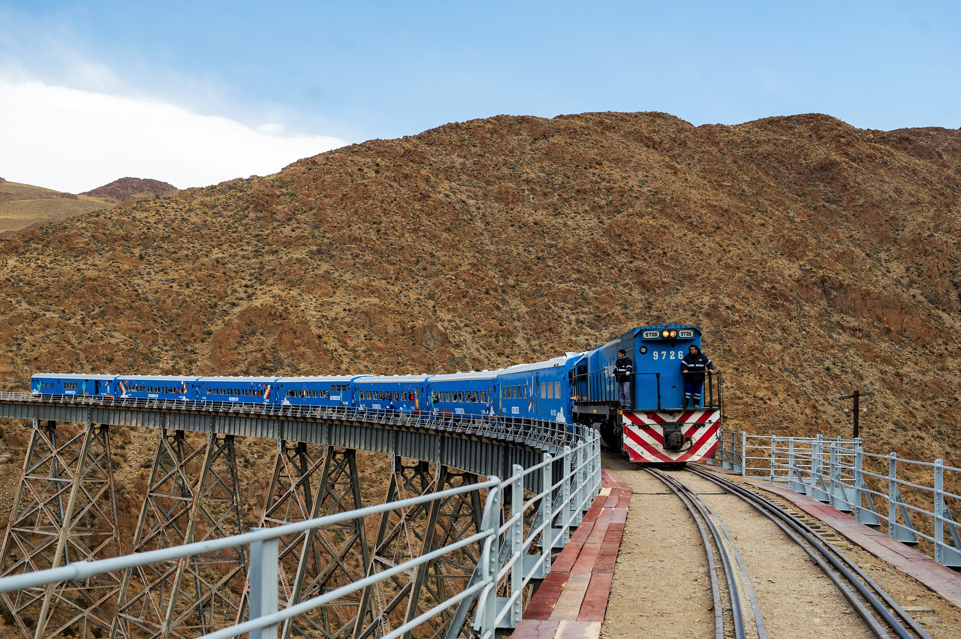 Аргентина дорога. Tren a las Nubes в Аргентине. Tren a las Nuzes в Аргентине. Трен-а-Лас-Нубес, Аргентина. ЖД мост в Аргентине.