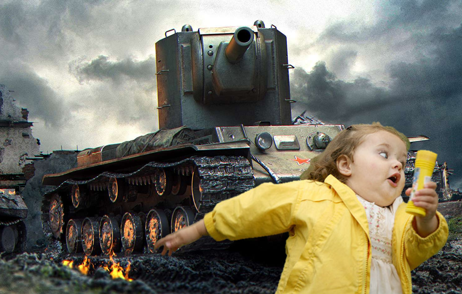 Ролики танковых. Смешной танк. Мальчик с танком. Мальчик на танке. Веселый танчик.