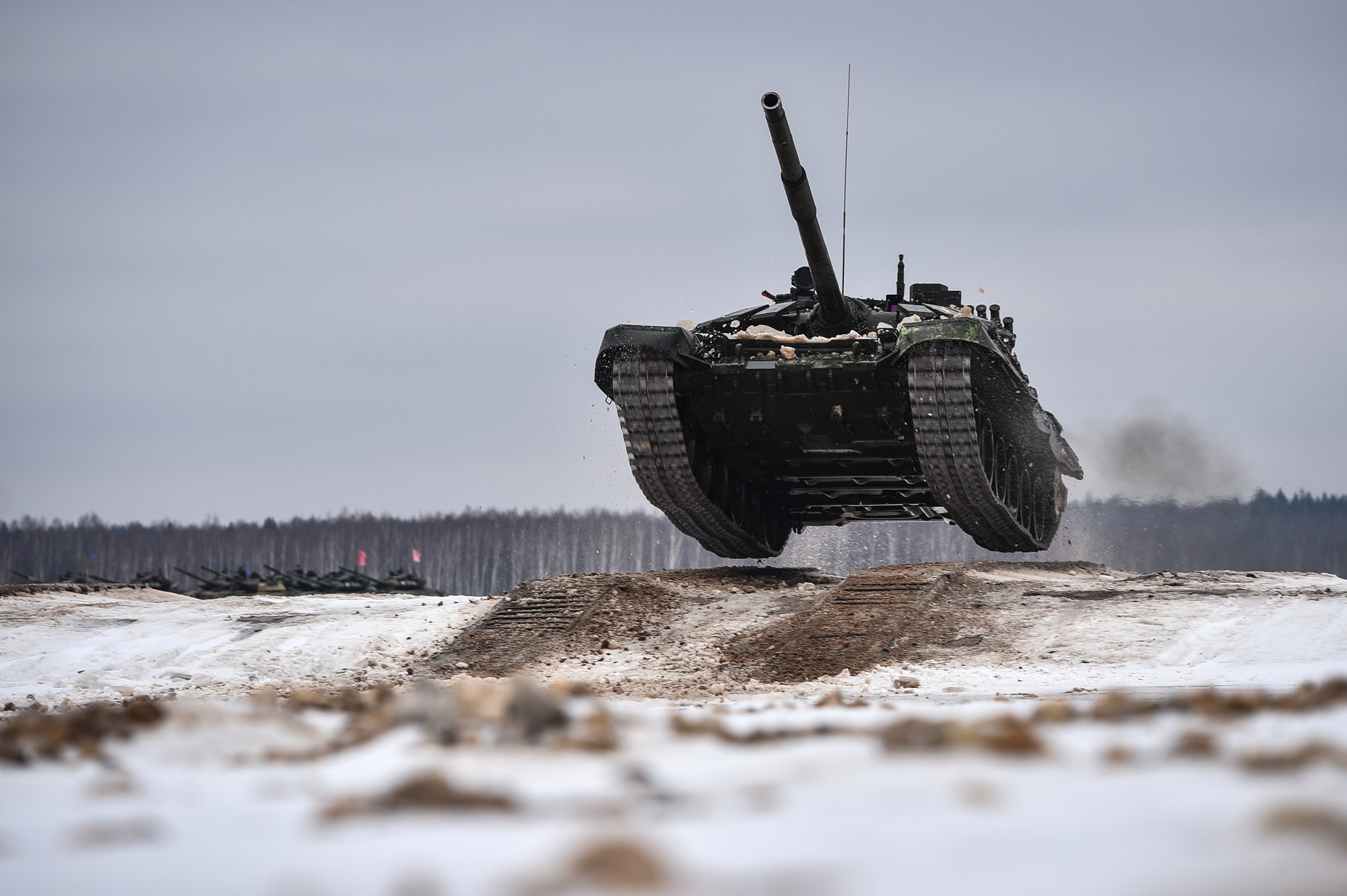 Танк едет по кругу. Танк т72б3. Т-72б3м. Т-72б3 Буревестник. Т-72б3 основной боевой танк.