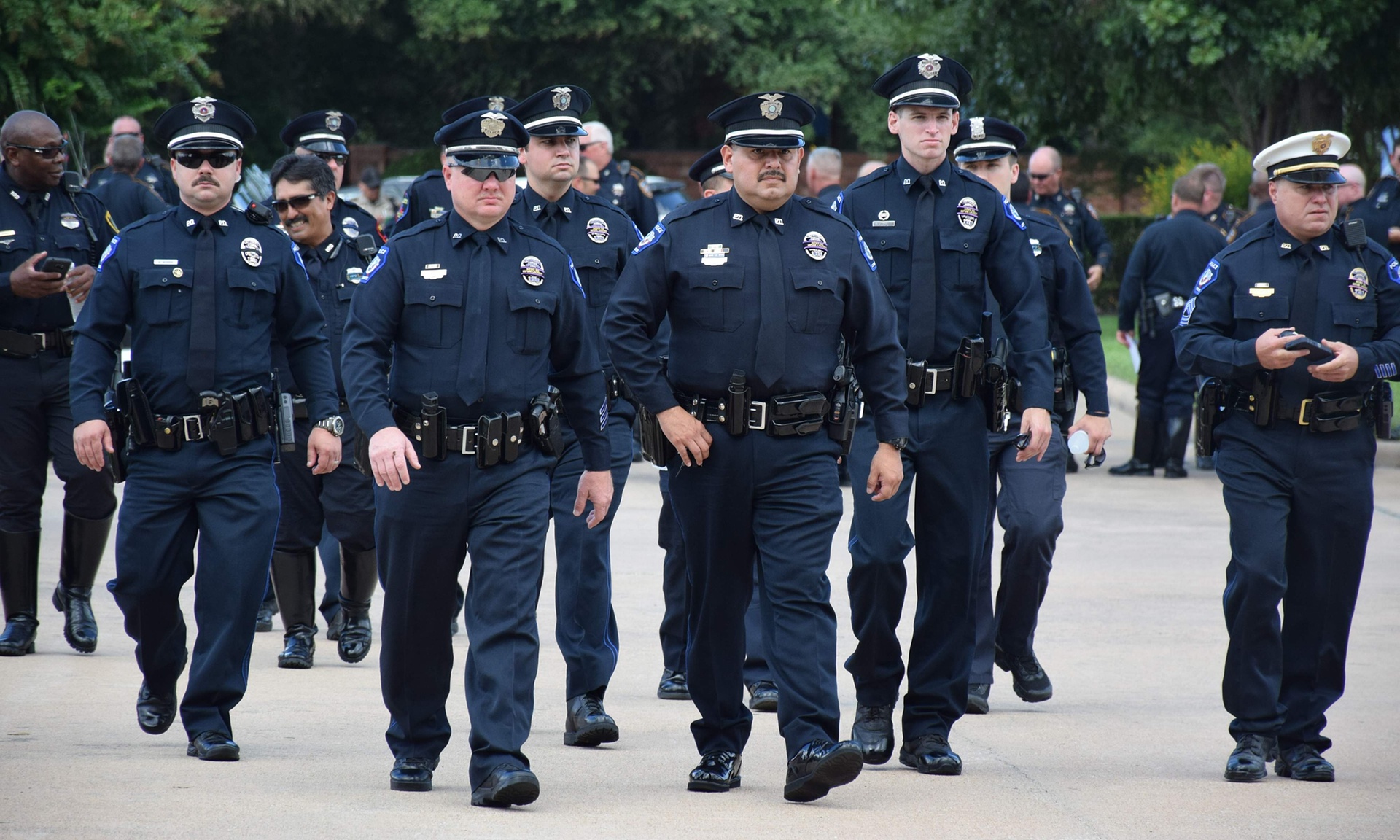 For African-American police officers, a foot in 2 worlds – The Daily  Egyptian