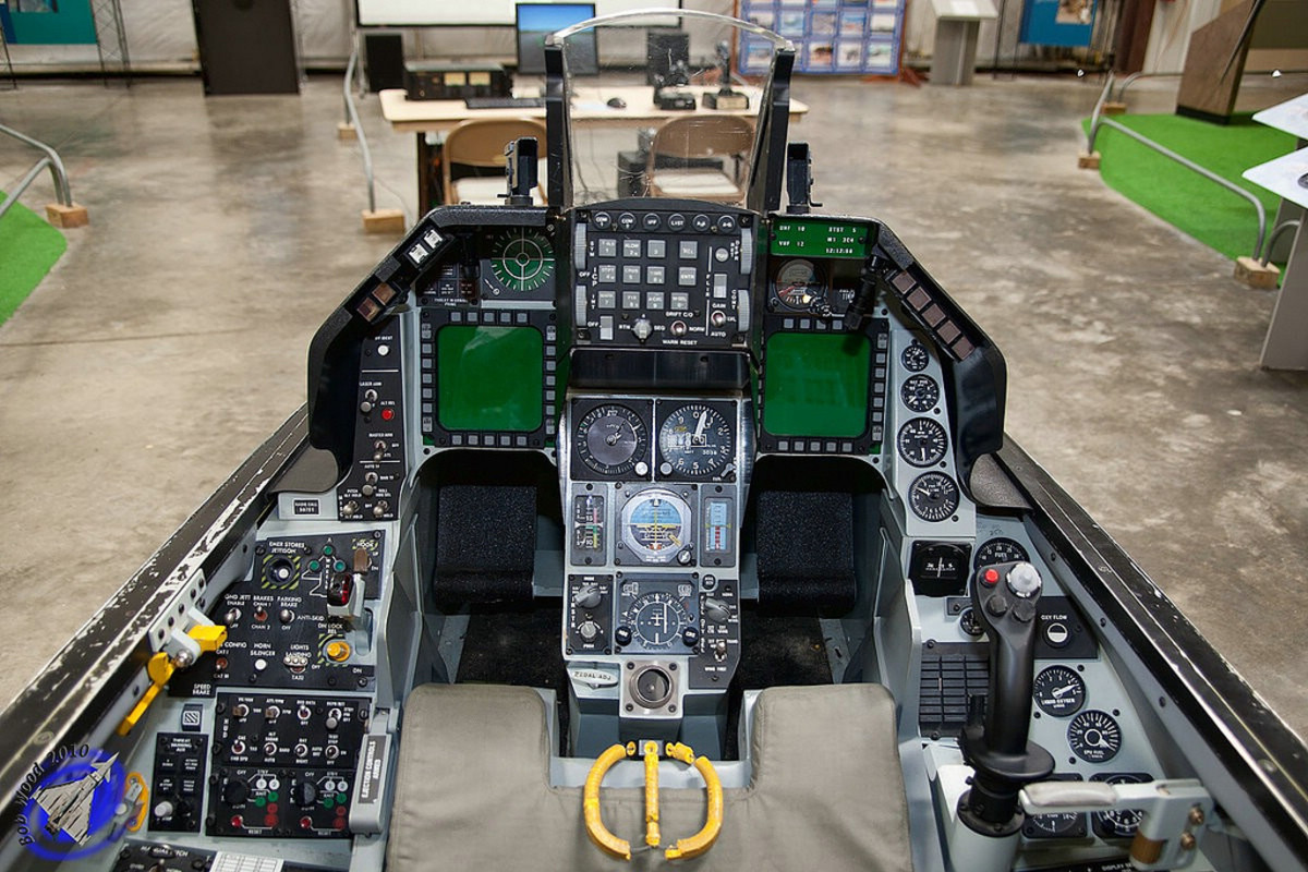 Внутри 16. F-16 кабина. F-16 Block 70 Cockpit. F-16 кокпит. F-16 Block 40 Cockpit.