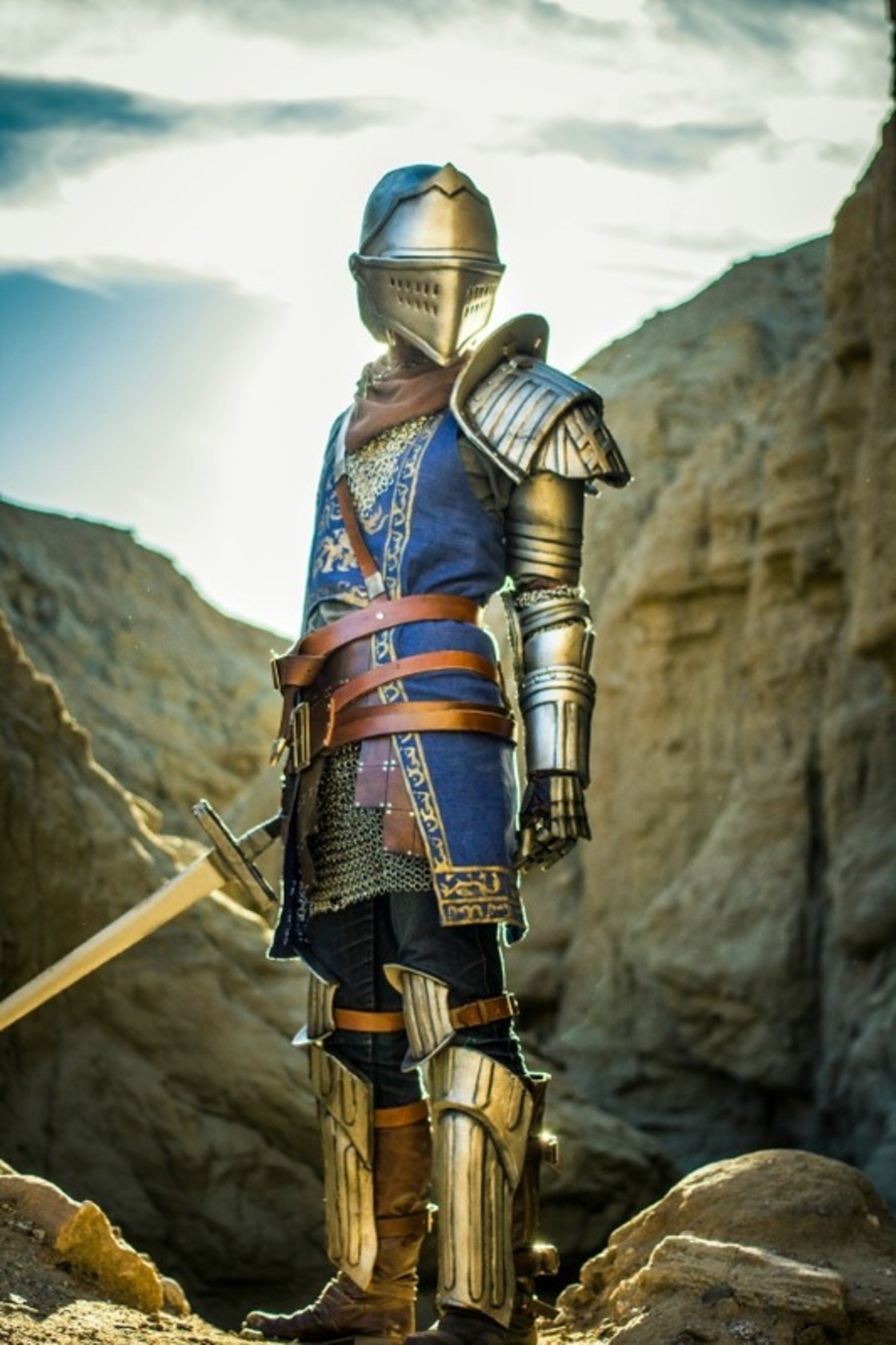 Knight elite. Броня элитного рыцаря Dark Souls 2. Dark Souls Knight косплей. Сет элитного рыцаря дс2. Дарк соулс 1 рыцарь.