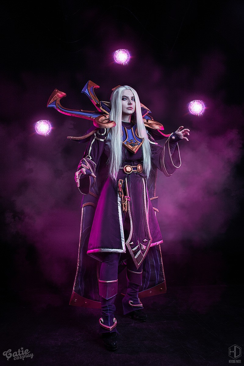 Female Invoker Cosplay