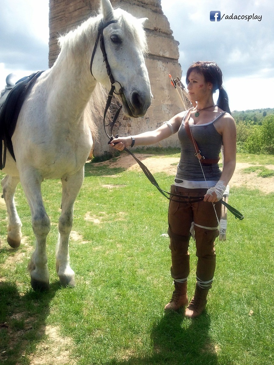 lara croft and horse