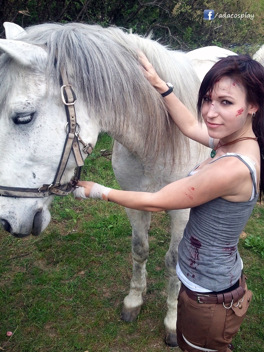 Lara Croft Horse cosplay