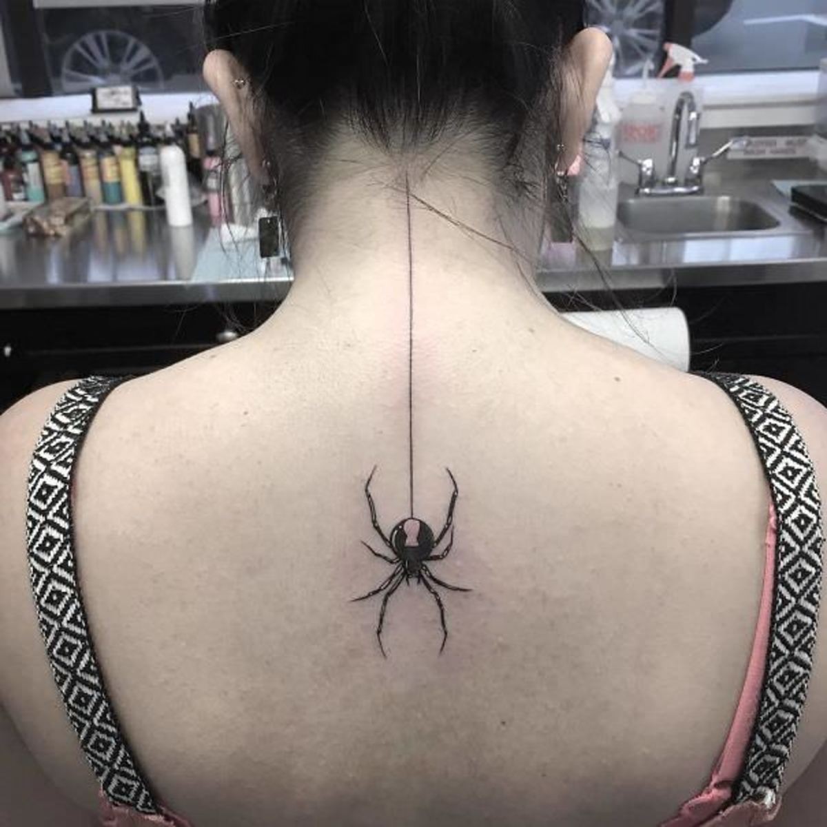 Тату паук на спине