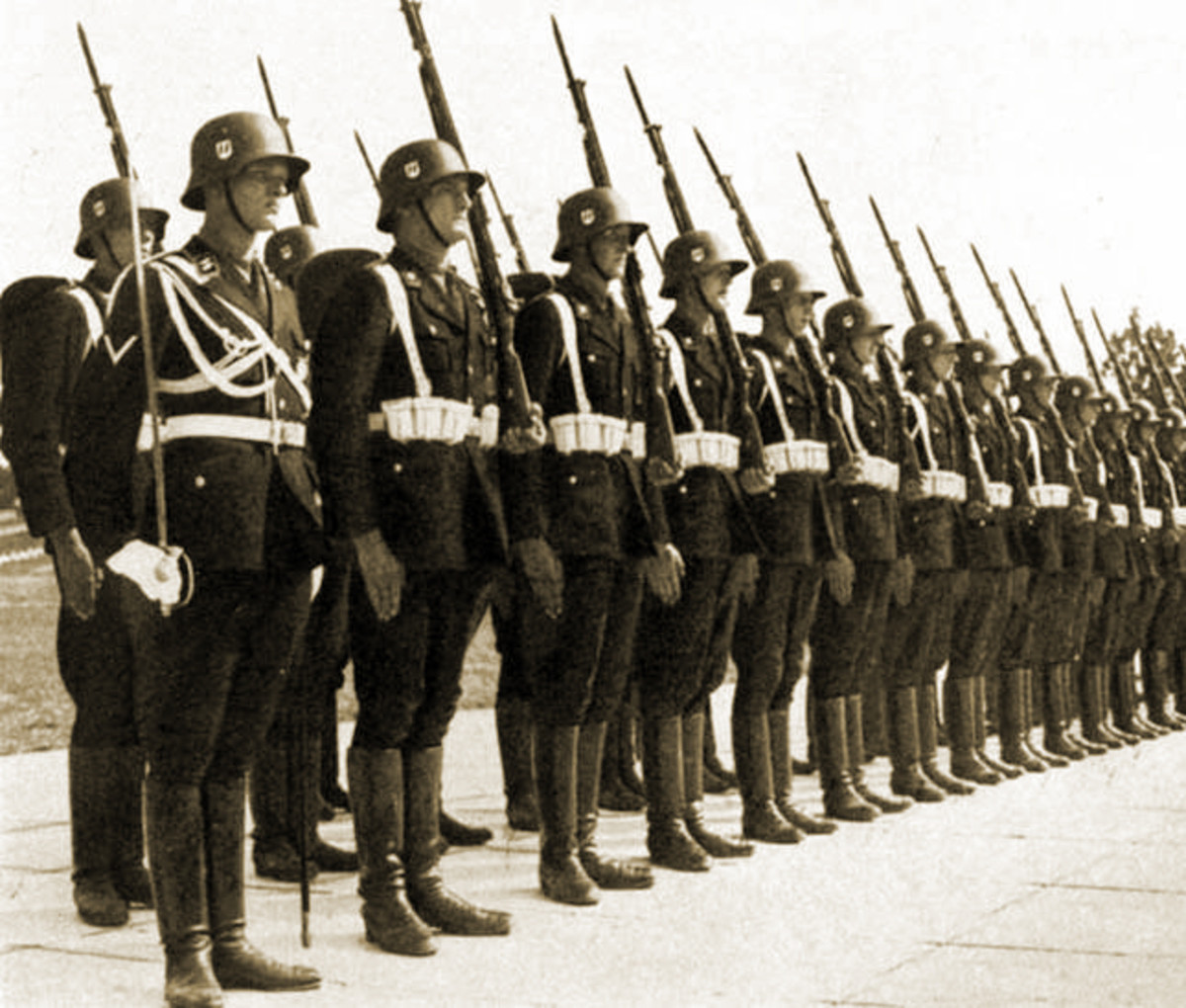 Немецкая гвардия. Парад СС 1939 Лейбштандарт.