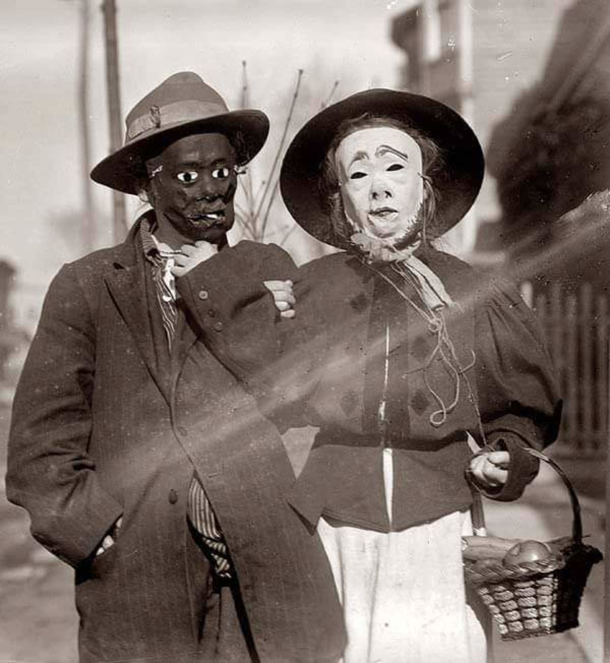 Старые костюмы на Хэллоуин